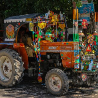 pakistani Truck Art - auch am Traktor