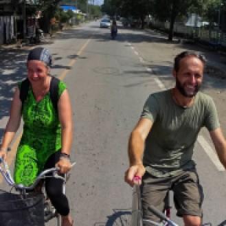 per bike in Ayutthaya unterwegs